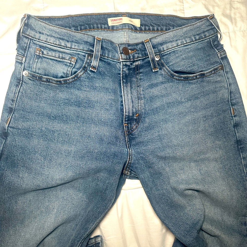 Signature Levi Strauss Blue Jeans Light Denim Loose Fit Straight Leg Size 30X30